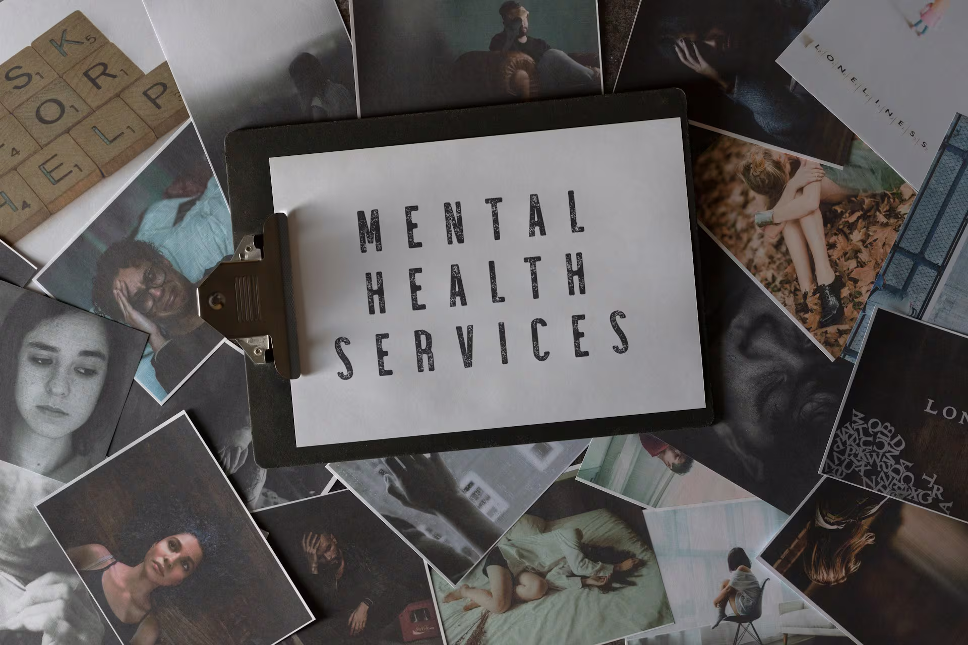 fotos y tabla con escrito de servicios salud mental